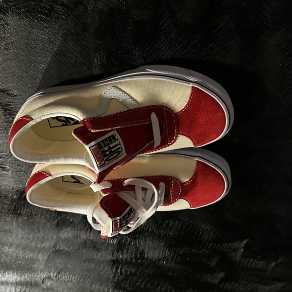 Vans - Picture 2 of 3